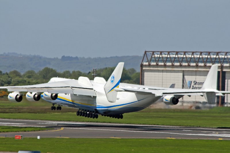АН-225 транспортный самолёт