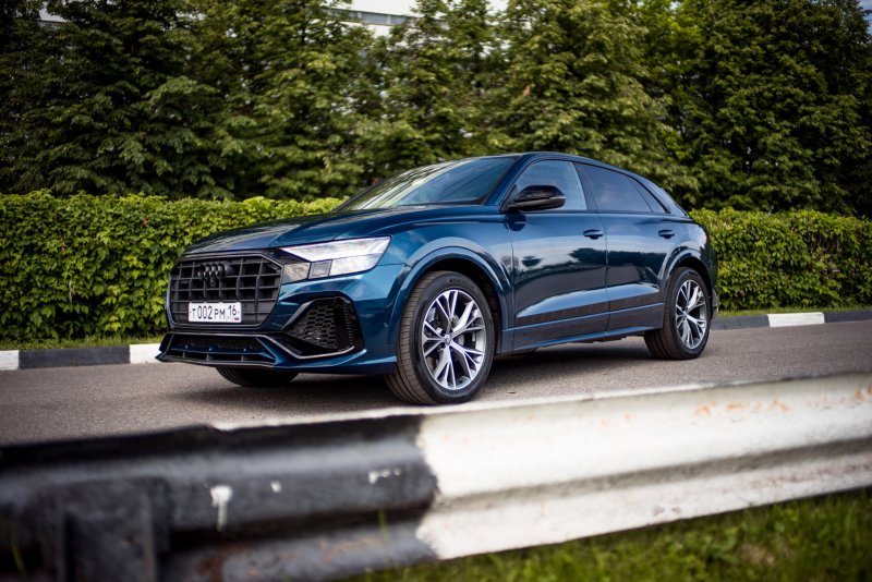Audi q8 Galaxy Blue