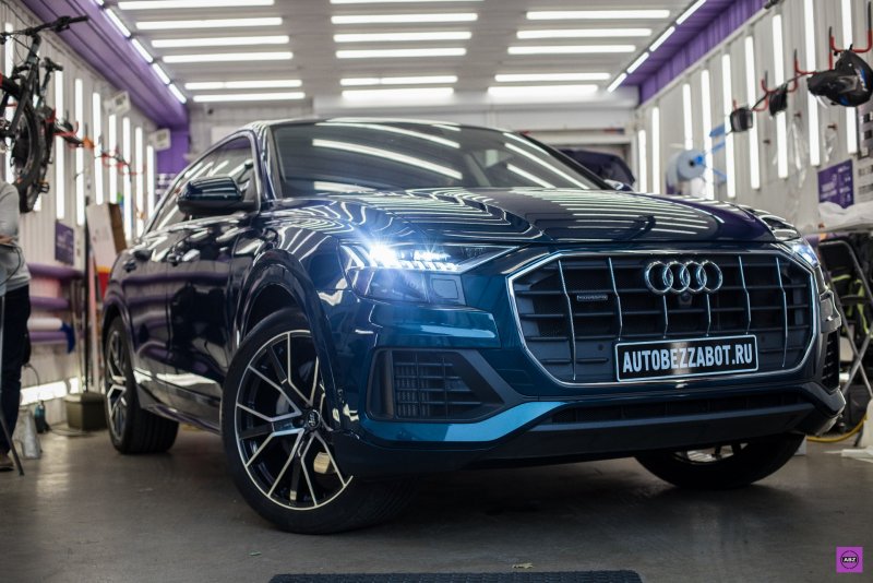 Audi q8 синий