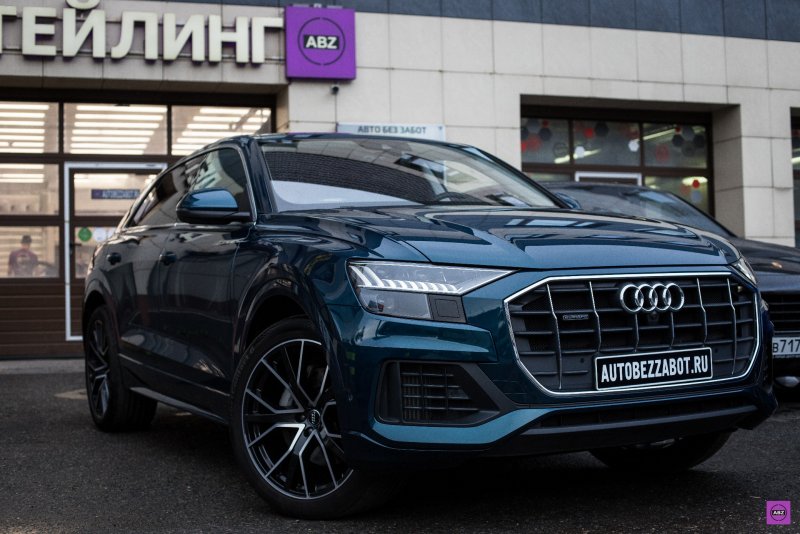 Audi q8 темно зеленый