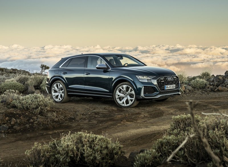 Audi q8 темно синий