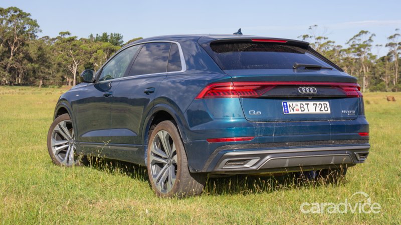 Audi q8 синий