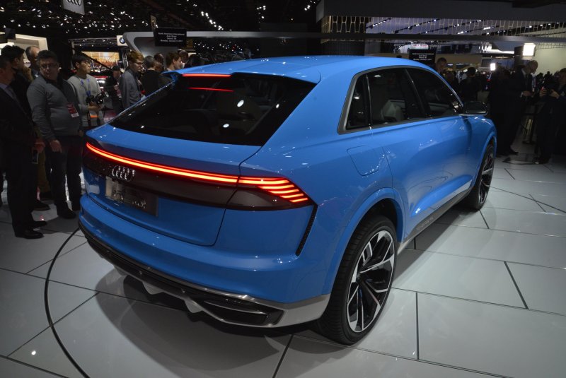 Audi q8 синий