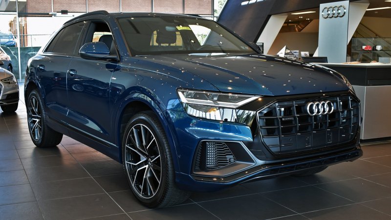 Galaxy Blue Metallic Audi q8