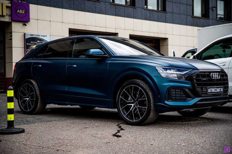 Galaxy Blue Metallic Audi q8