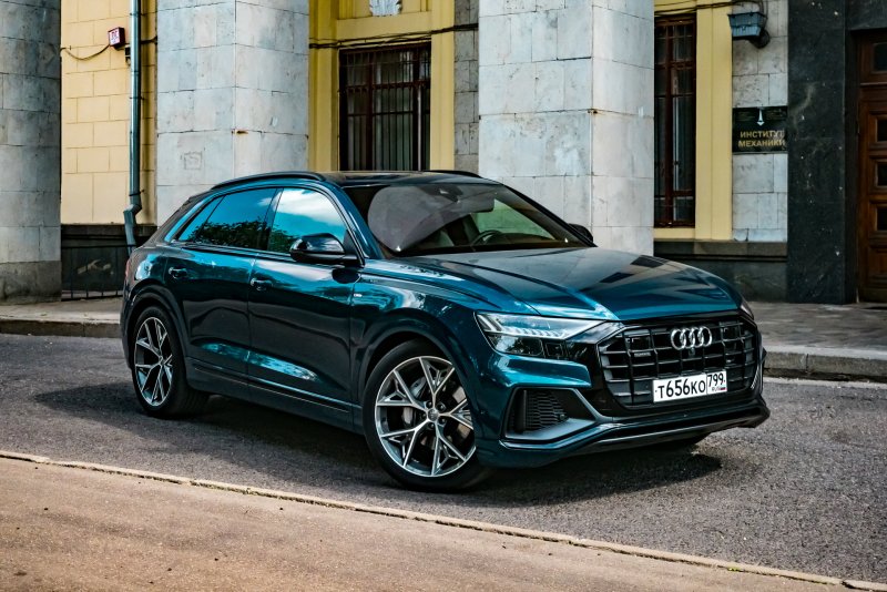 Audi q8 Navarra Blue