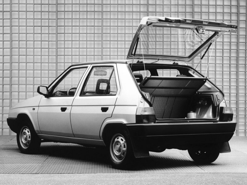 Skoda Favorit sedan