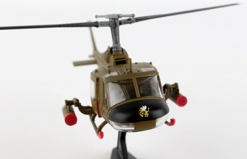 Huey uh1 1:140 модель