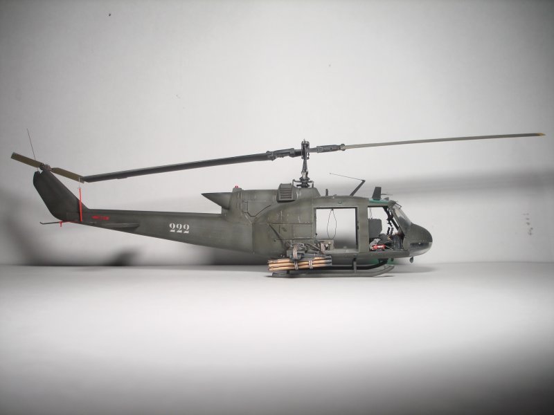 Huey uh1 1:140 модель