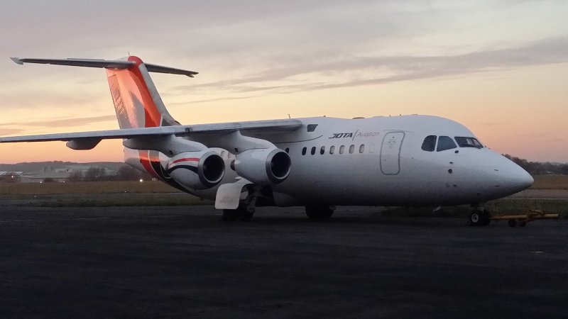 Avro rj85 самолет