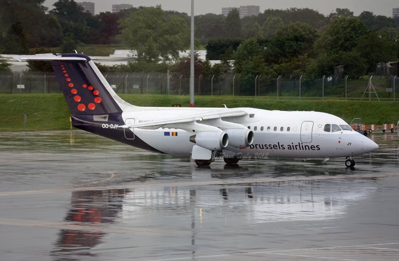 Avro rj100
