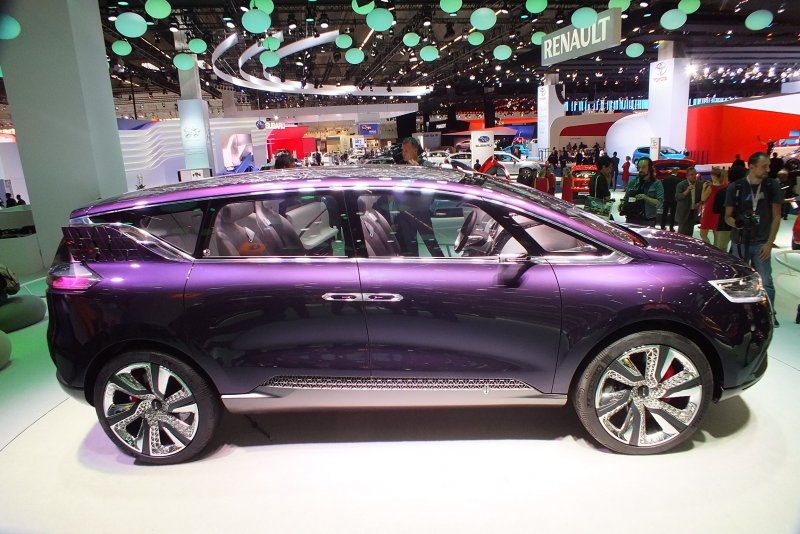 Initiale Paris Renault