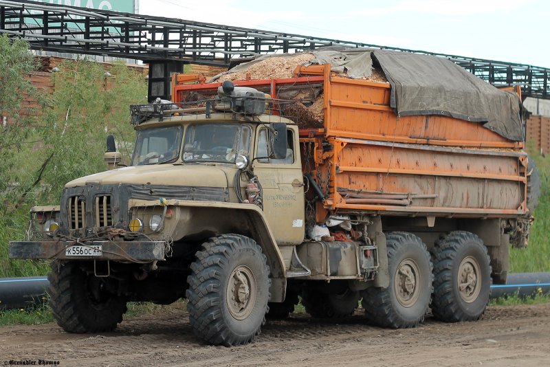 Урал 5557 самосвал