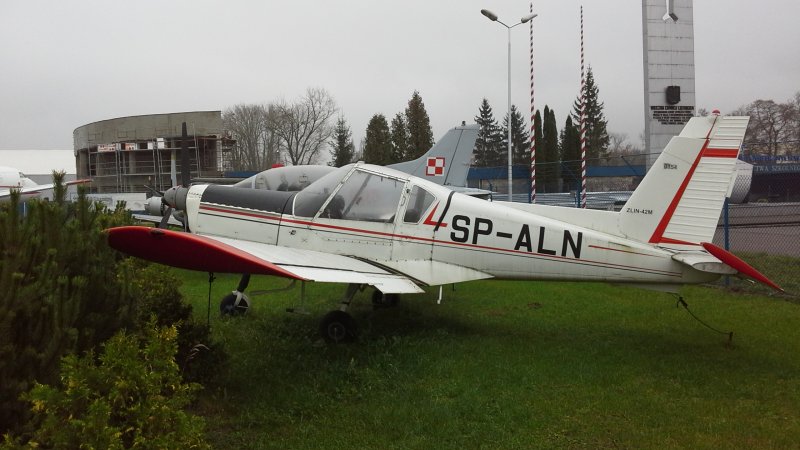 Самолет Zlin 42