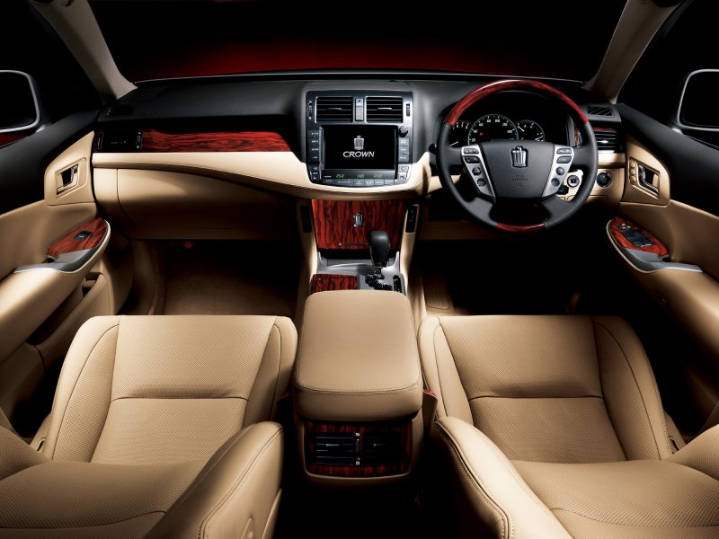Toyota Crown Majesta 2020