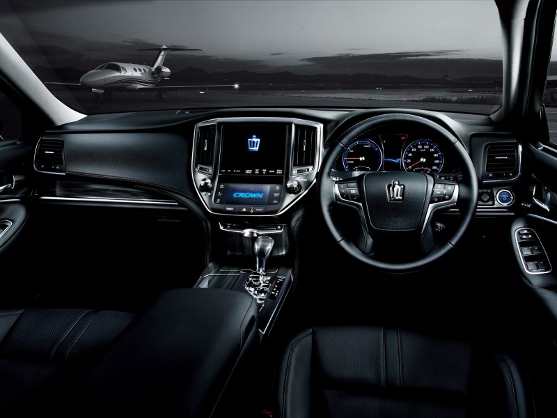 Toyota Crown athlete 2014