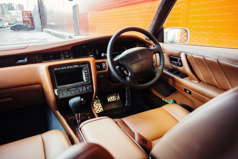 Toyota Crown Majesta s170 салон