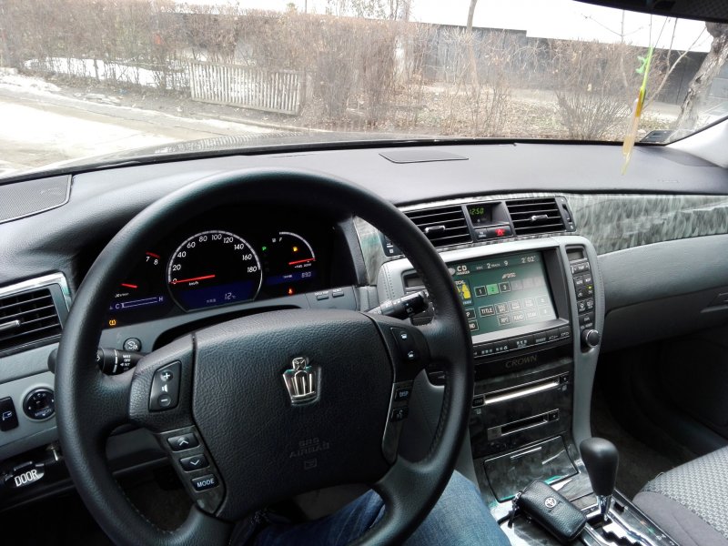 Toyota Crown 2005 салон