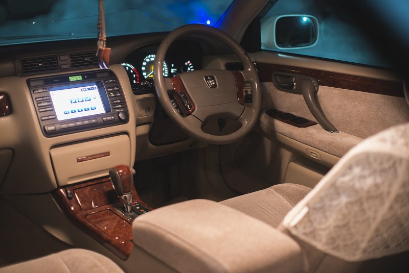 Toyota Crown 170 салон