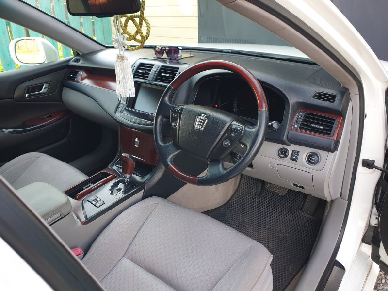 Toyota Crown s200 комплектации