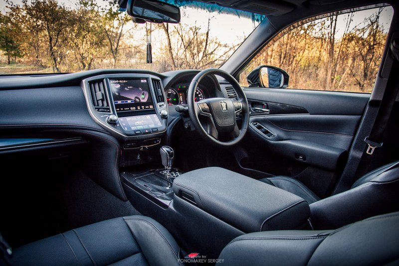 Toyota Crown Majesta 2018 салон