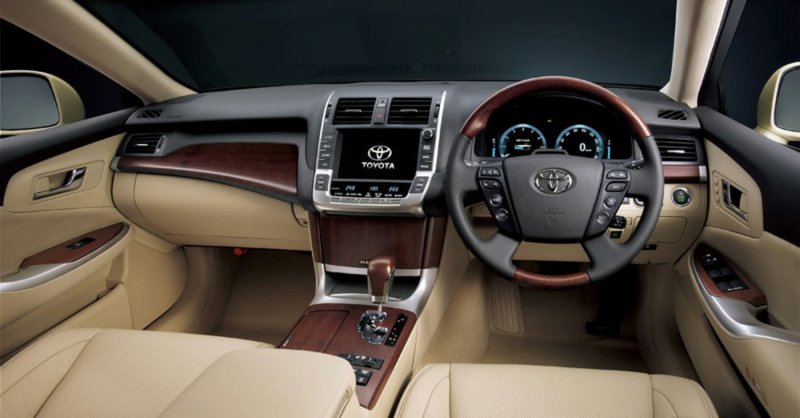 Toyota Crown Majesta 2021