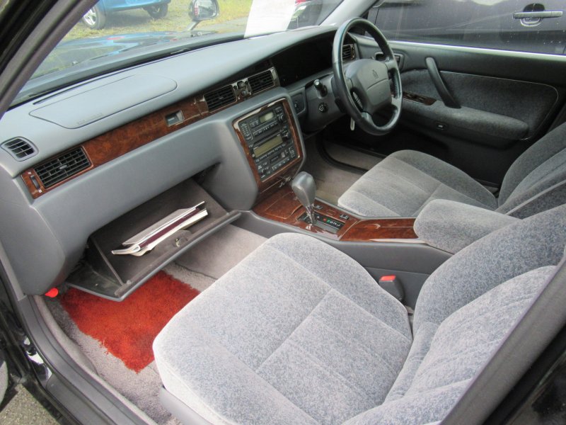 Toyota Crown 140 кузов салон
