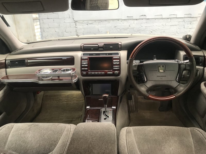 Crown Majesta s170 салон