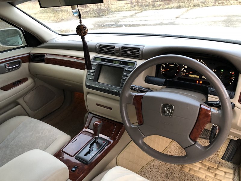 Crown Majesta s170 салон