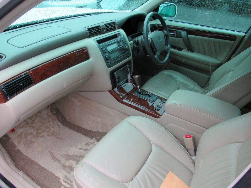 Салон Toyota Crown Majesta 171