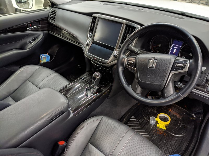 Toyota Crown 2017 салон