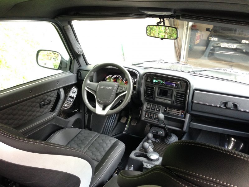 Лада 4x4 Бронто салон