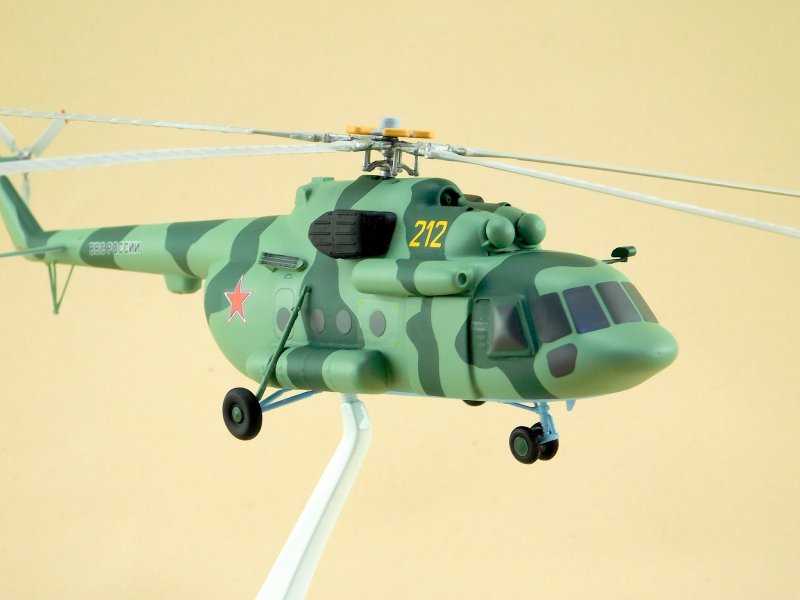 Модель вертолета ми-8