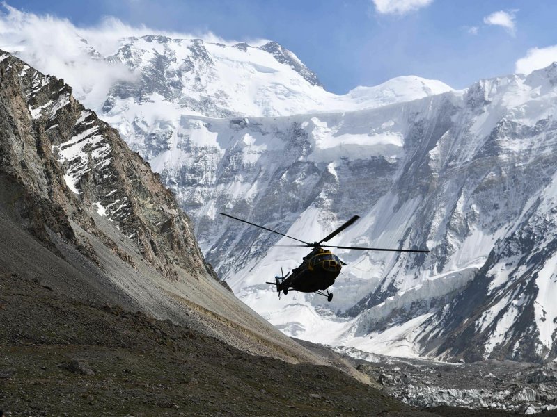 Вид с вертолета на таджикские горы