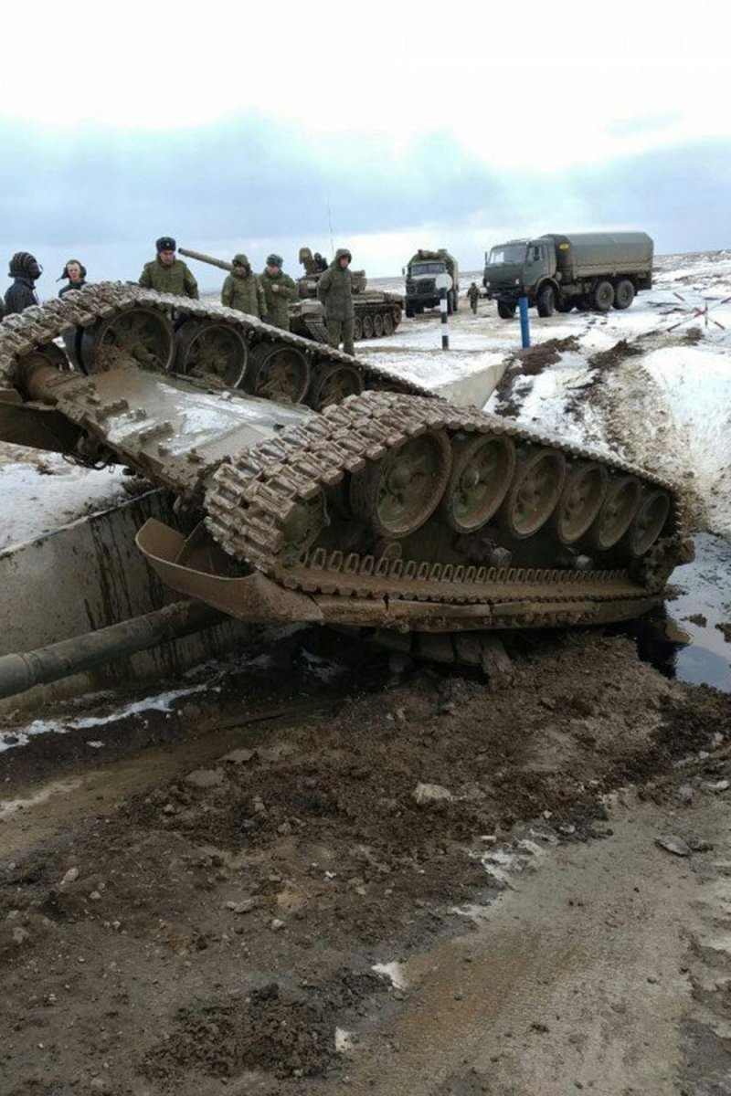 Танк перевернулся