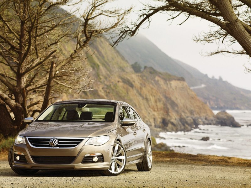 Volkswagen Passat cc золотой