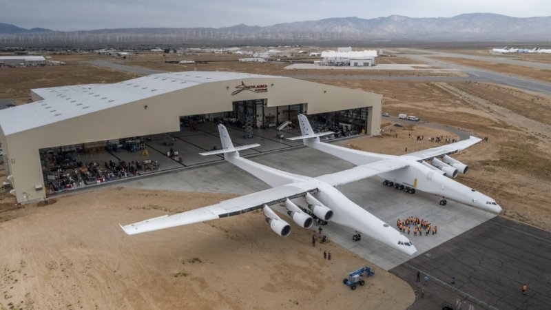 Самый большой самолет в мире Stratolaunch