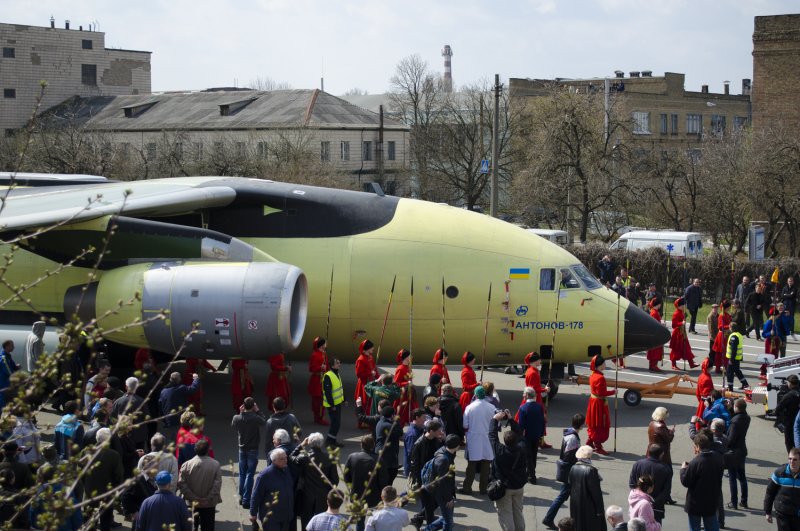 Грузовой самолёт АН-178