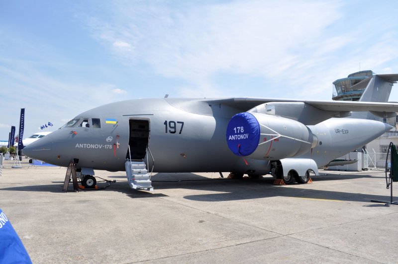 Украинский транспортник АН-178.