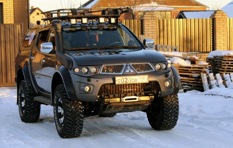 Джип Митсубиси l200