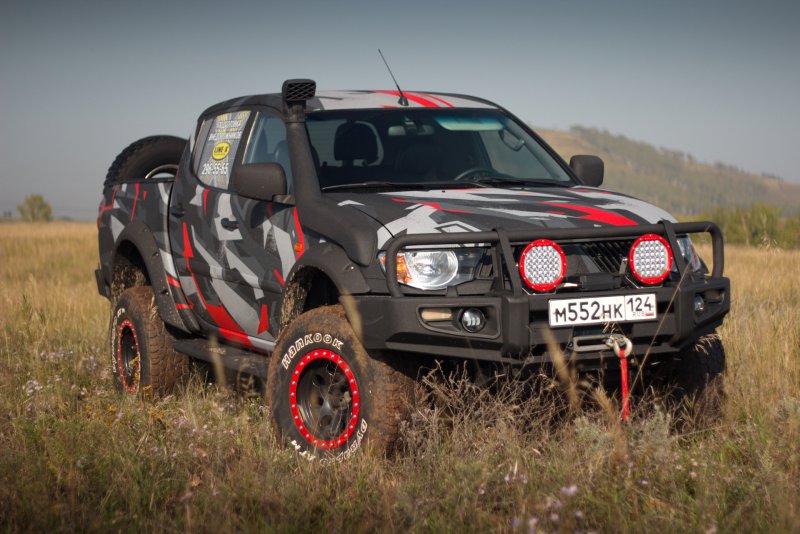 Mitsubishi l200 внедорожник