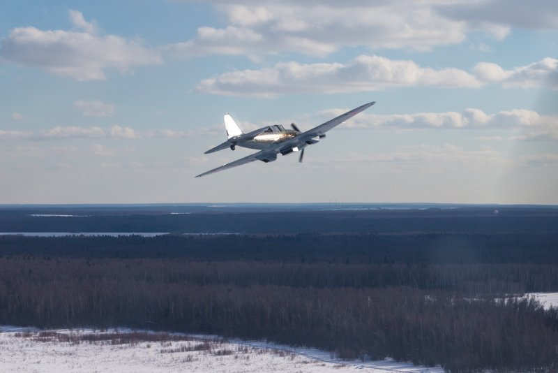 Полет на бреющем полете над тайгой