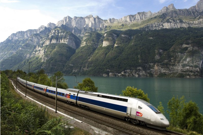 Скоростной поезд TGV Франция