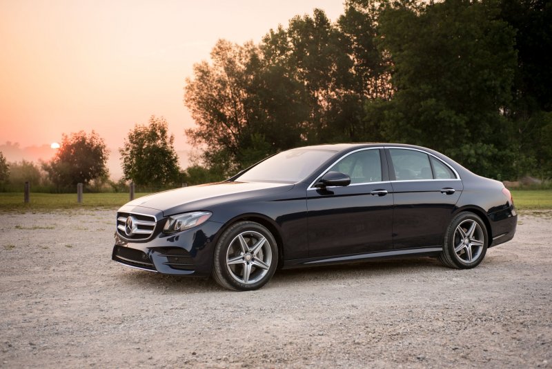 Мерседес-Бенц e300 4matic