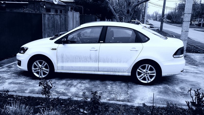 VW Polo белый r16