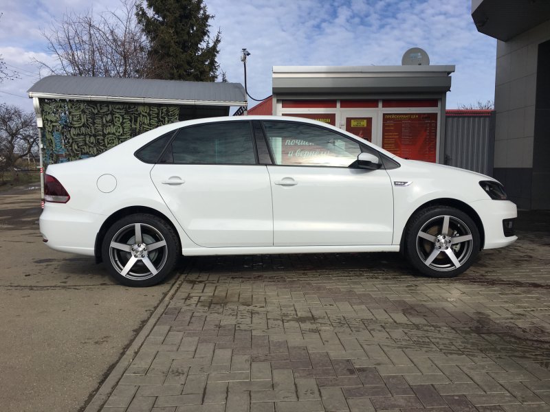 205 50 R17 Polo sedan
