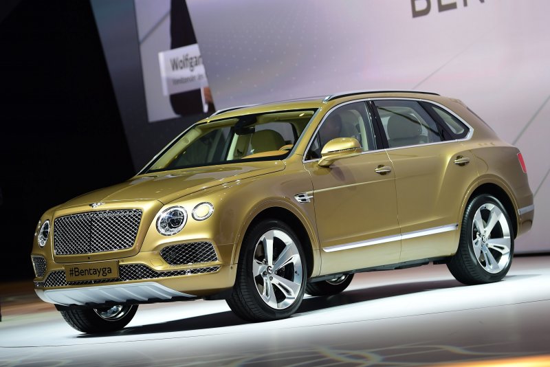 Bentley Bentayga золотой