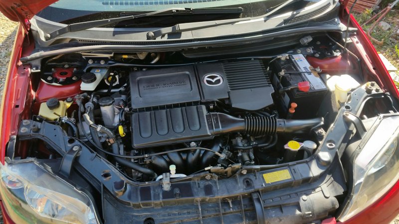 Mazda Demio 2 подкапотка