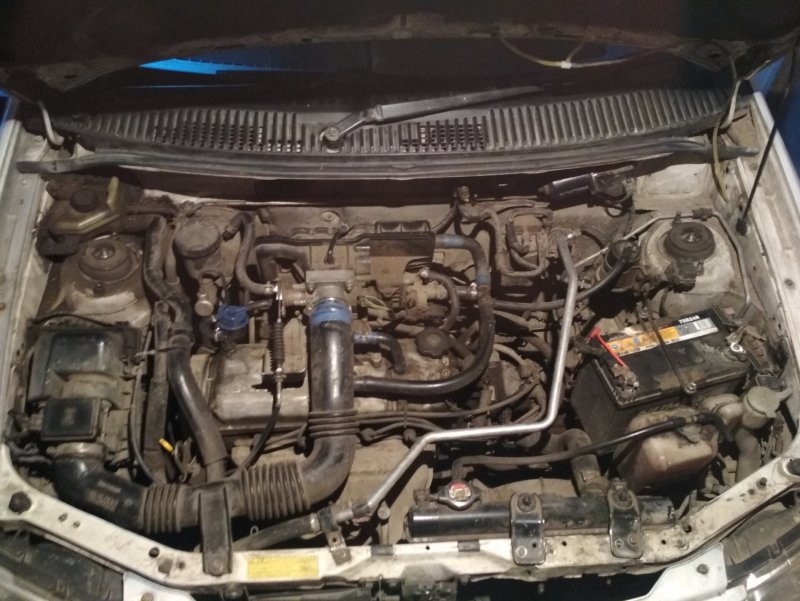 Подкапотка Mazda Demio 2001