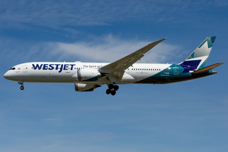 Боинг 787 сбоку